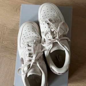 Nike Air Force 1 ‘07 Phantom maat 39